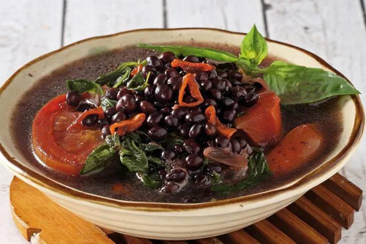 Ilustrasi street food khas Lombok yang lebih enak dari makanan restoran mewah. (Pinterest/goodnewsfromindonesia.id)