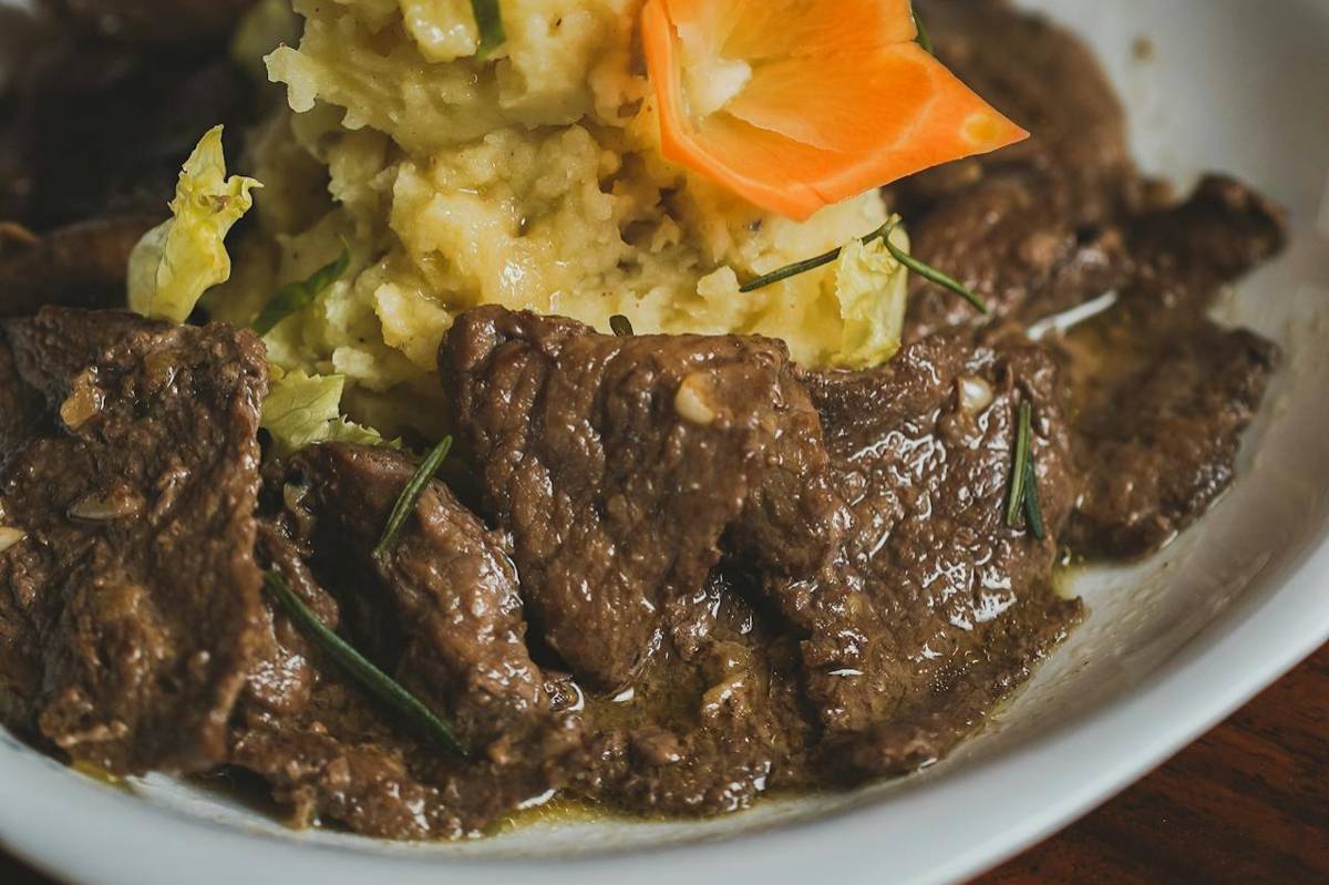 ilustrasi penggunaan chinese brown sauce (pexels.com/Godwin Torres)
