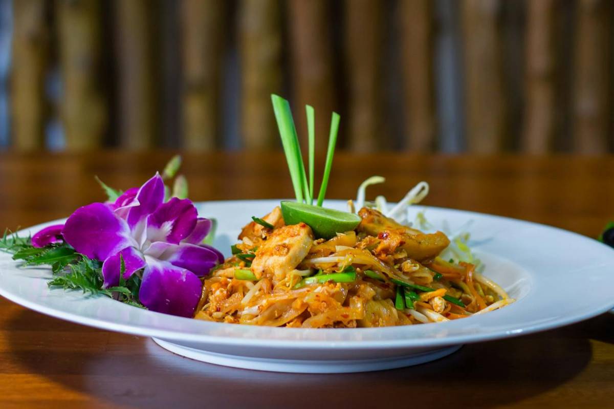 ilustrasi pad thai pakai mie kering (pexels.com/Augustinus Martinus Noppé)