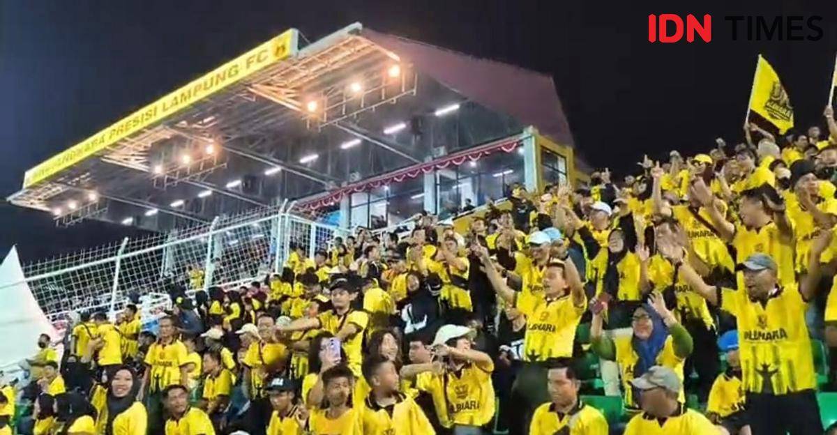 Suporter Bhayangkara Presisi Lampung FC, El Bhara saat launching tim. (IDN Times/Muhaimin)