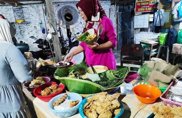 Warung Pecel Bu Sugeng, Madiun 