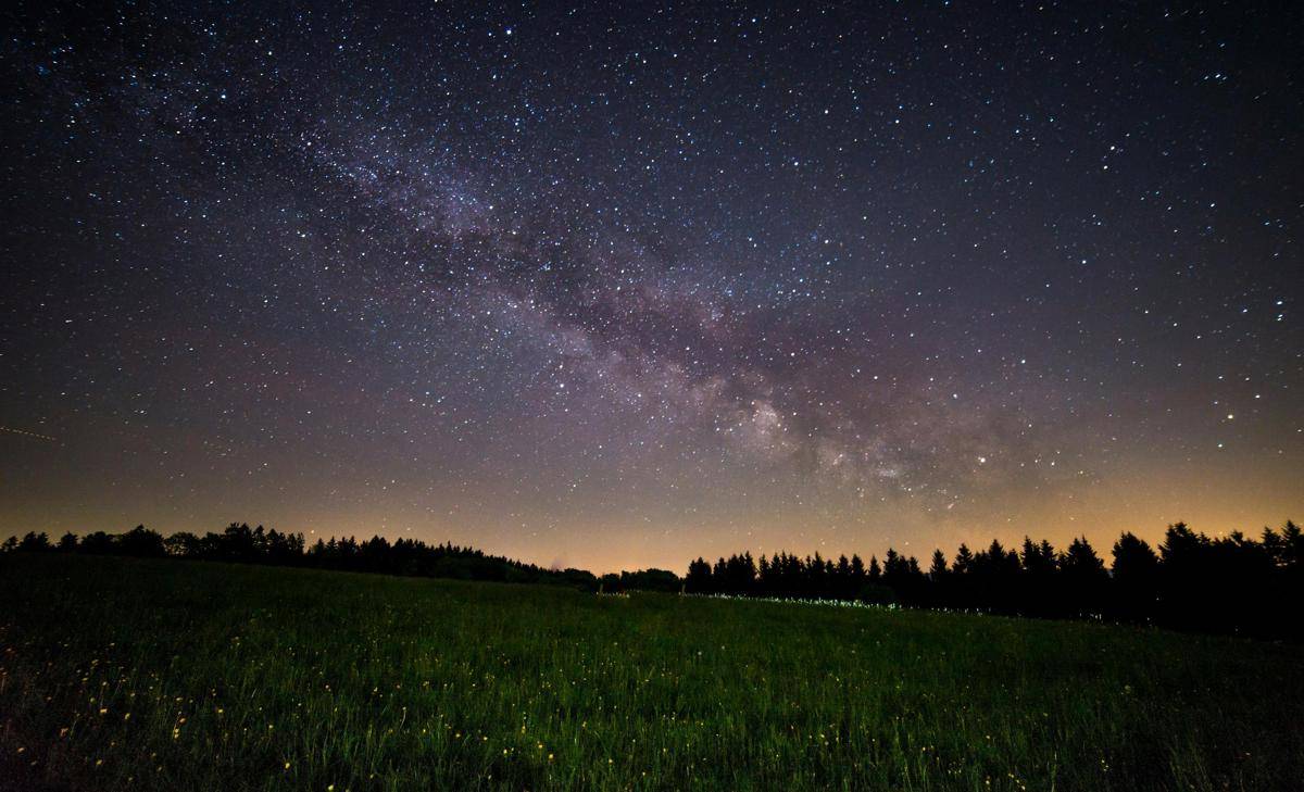 ilustrasi langit malam (pexels.com/Pixabay)