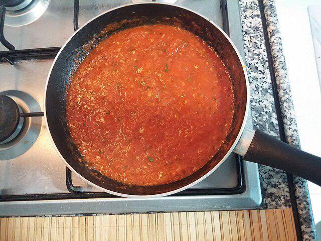 ilustrasi saus marinara (commons.wikimedia.org/Funda Taşci)
