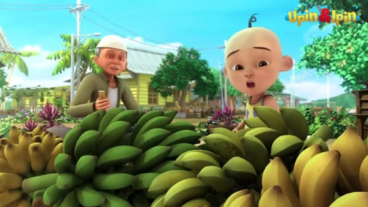 Tok Dalang panen pisang (dok. Les' Copaque/Upin & Ipin)