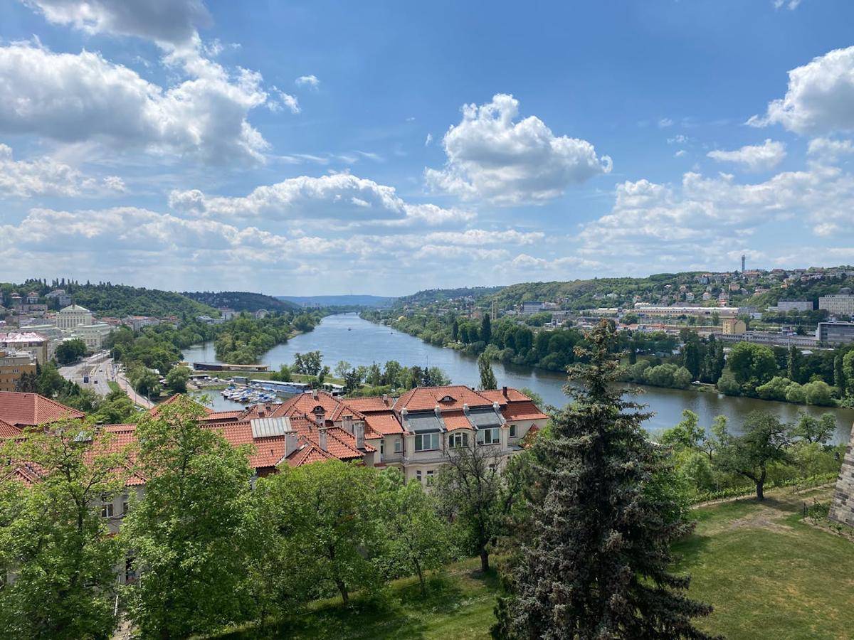 suasana Praha saat musim panas (pexels.com/Martin Auge)