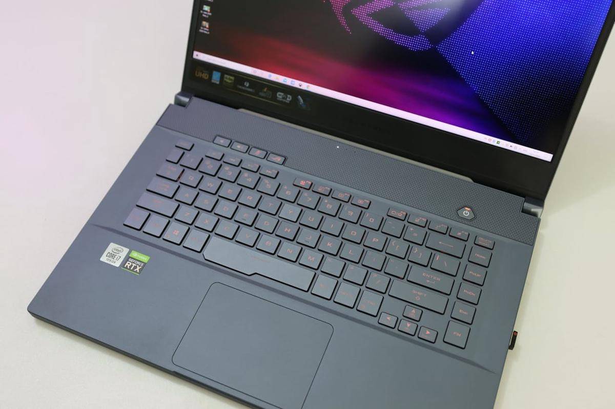 ilustrasi laptop