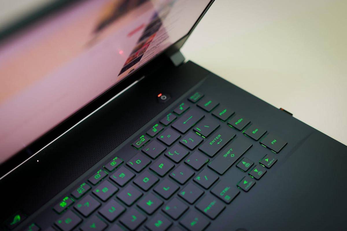 ilustrasi laptop