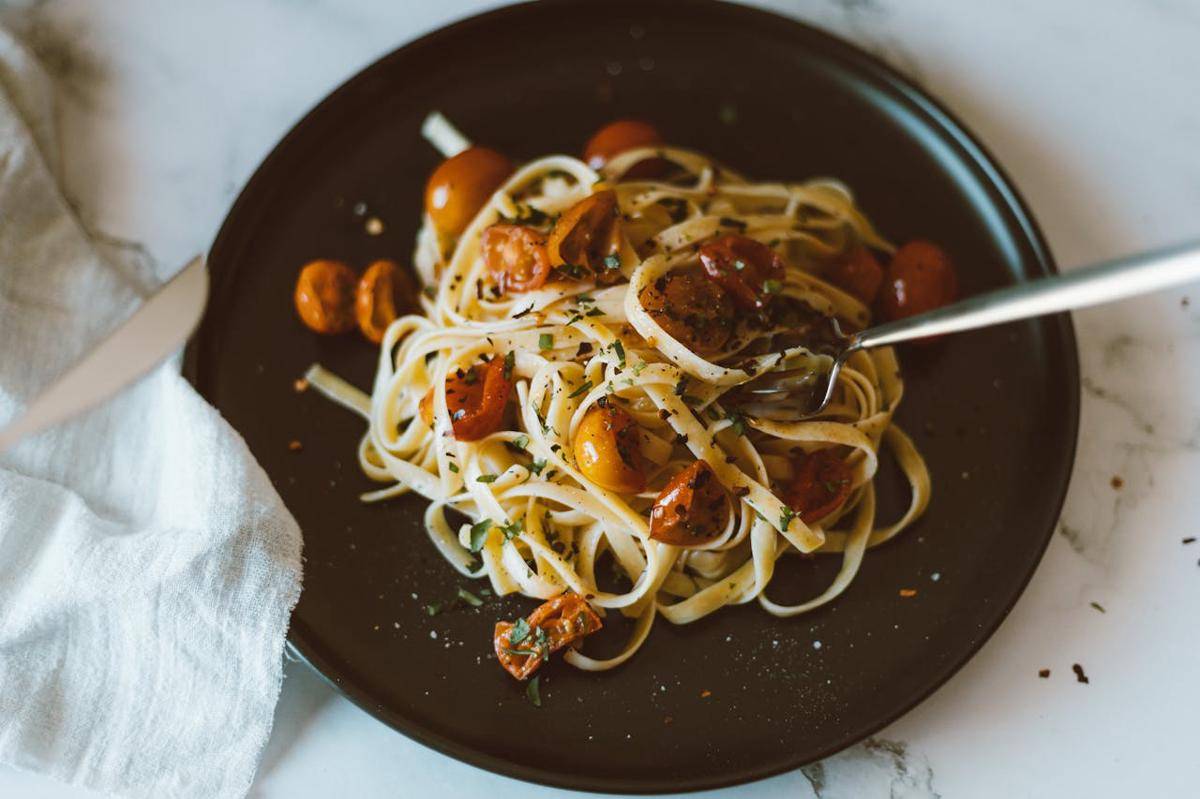 ilustrasi pasta fettuccine (pexels.com/Jess Loiterton)