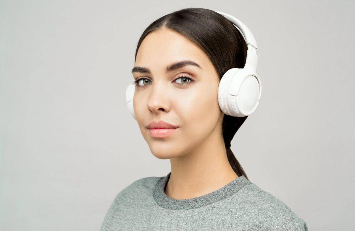 Ilustrasi headphone terbaru (pexels.com/Sound On)