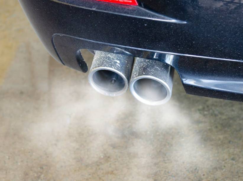 illustrasi knalpot mobil (pexels.com/Khunkorn Laowisit)