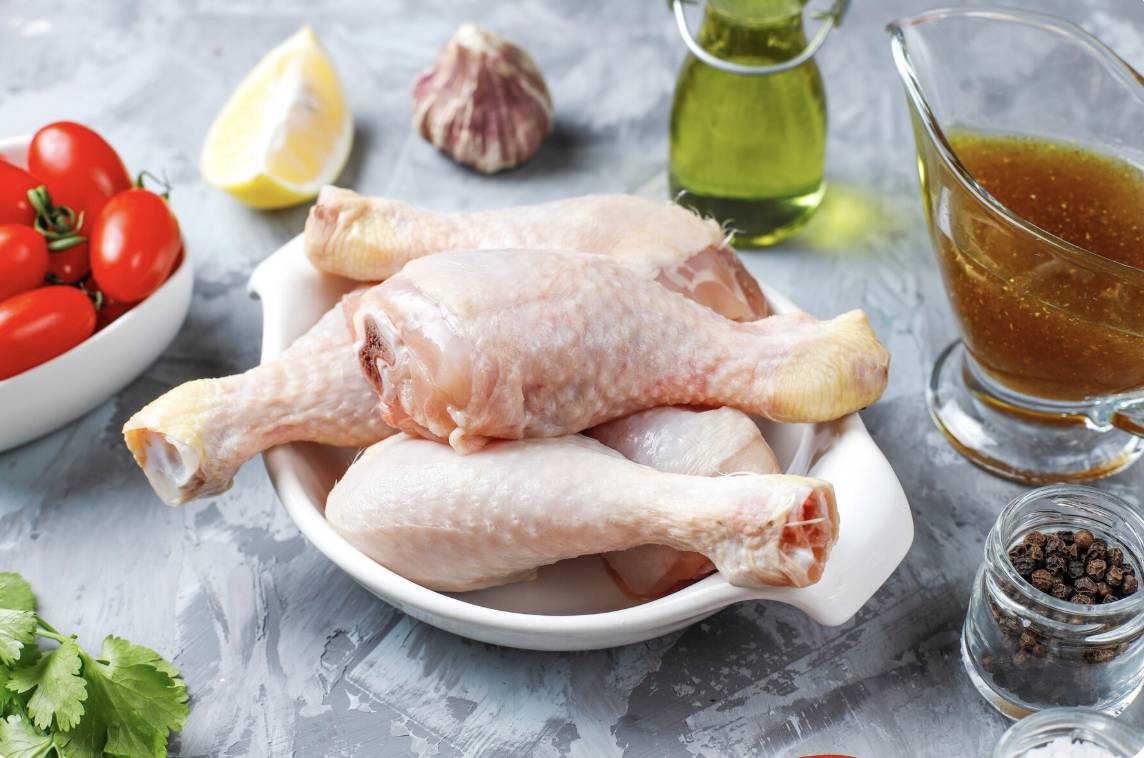 ilustrasi potongan ayam (freepik.com/azerbaijan_stockers)