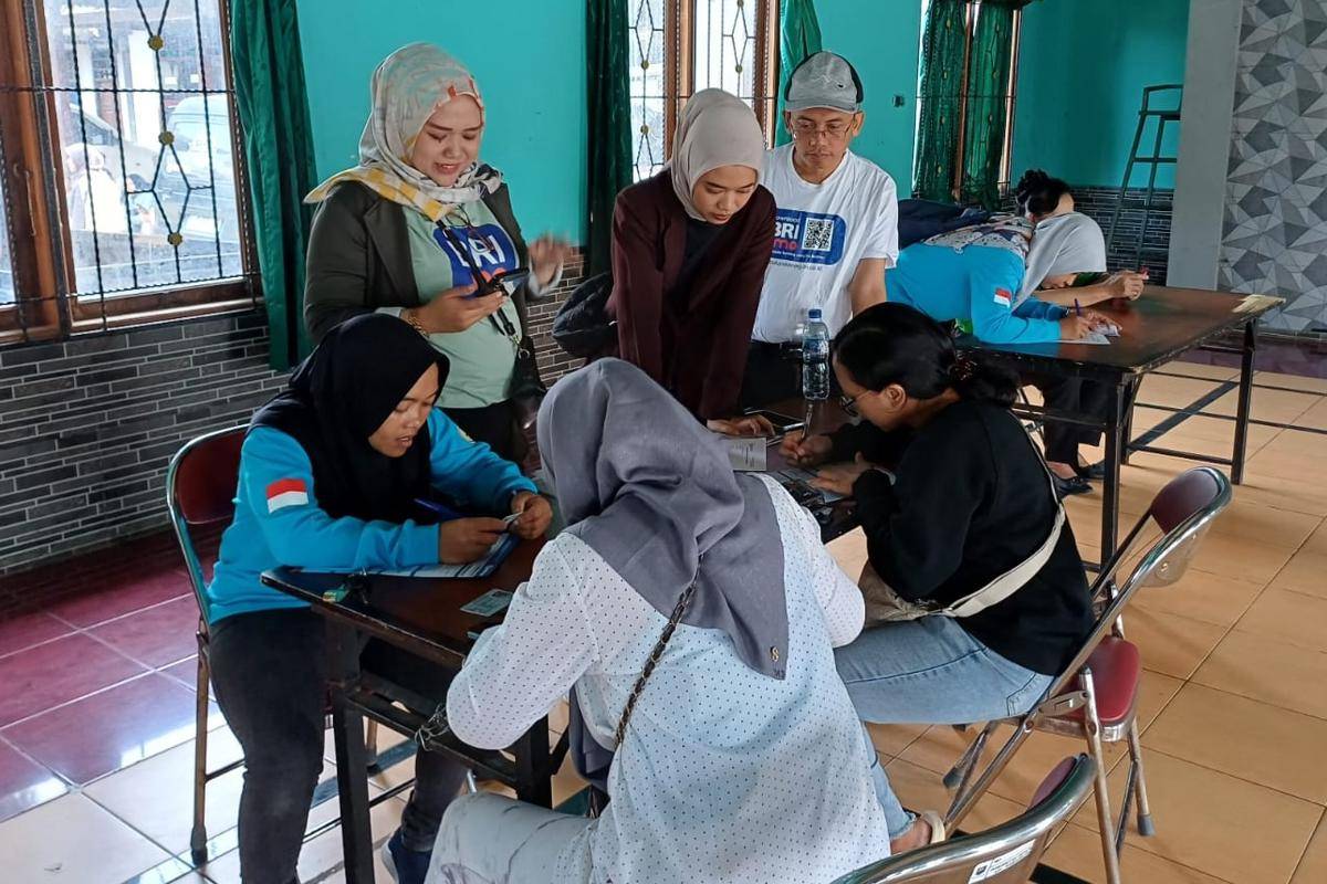 BRI Ungaran Permudah Transaksi Perbankan Pedagang Bunga Bandungan