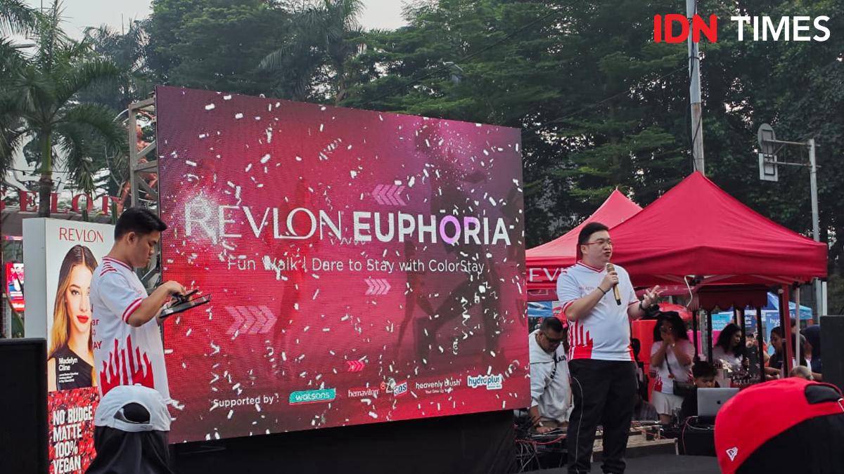 Commercial Director Licensed Cosmetic Group, Revlon Indonesia, Nitto Suwardi saat Revlon Euphoria – Dare to Stay, Stay to Impress with Colorstay pada Minggu (27/7/2025) di CFD Jakarta. (IDN Times/Febriyanti Revitasari)
