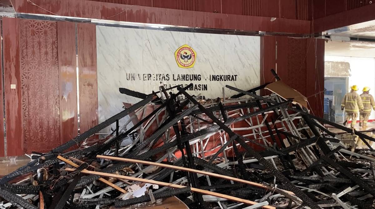 Lobi gedung Rektorat ULM Banjarmasin turut terdampak kebakaran, Senin (28/7/2025). (Dok/istimewa)