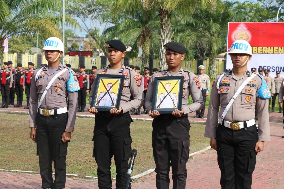 Upacara PTDH dua anggota Polres PPU (IDN Times/Ervan)
