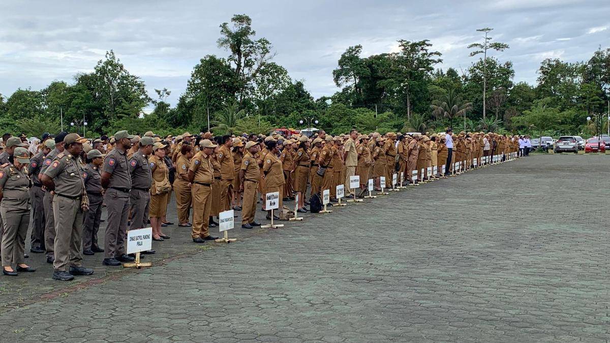 Apel gabungan OPD di lapangan Kantor Pusat Pemerintahan Kabupaten Mimika, Senin (28/7/2025).