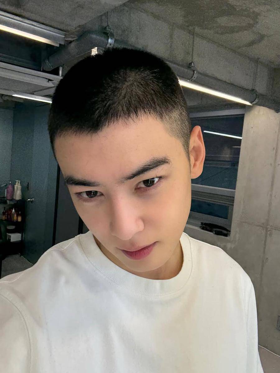 Cha Eun Woo berangkat wamil dan pamitan ke ASTRO