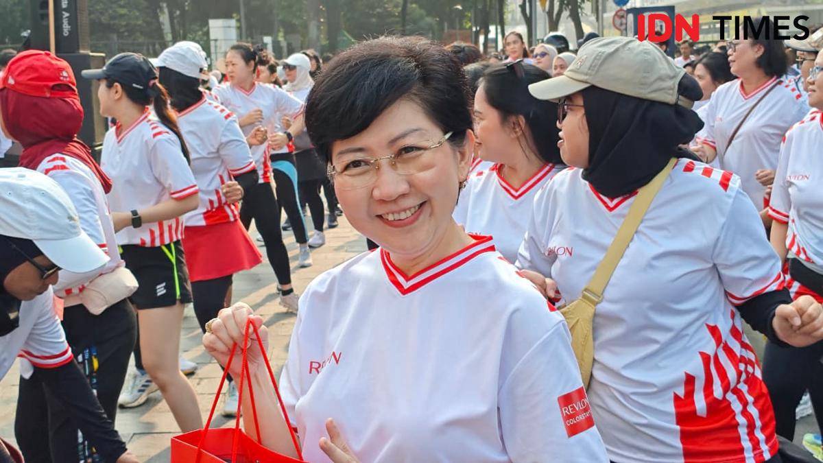 General Manager Revlon Indonesia, Deby Trisjani Wibisana saat Revlon Euphoria – Dare to Stay, Stay to Impress with Colorstay pada Minggu (27/7/2025) di CFD Jakarta. (IDN Times/Febriyanti Revitasari)