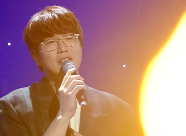 cut scene video Sung Si Kyung saat menyanyikan lagu Every Moment of You (youtube.com)