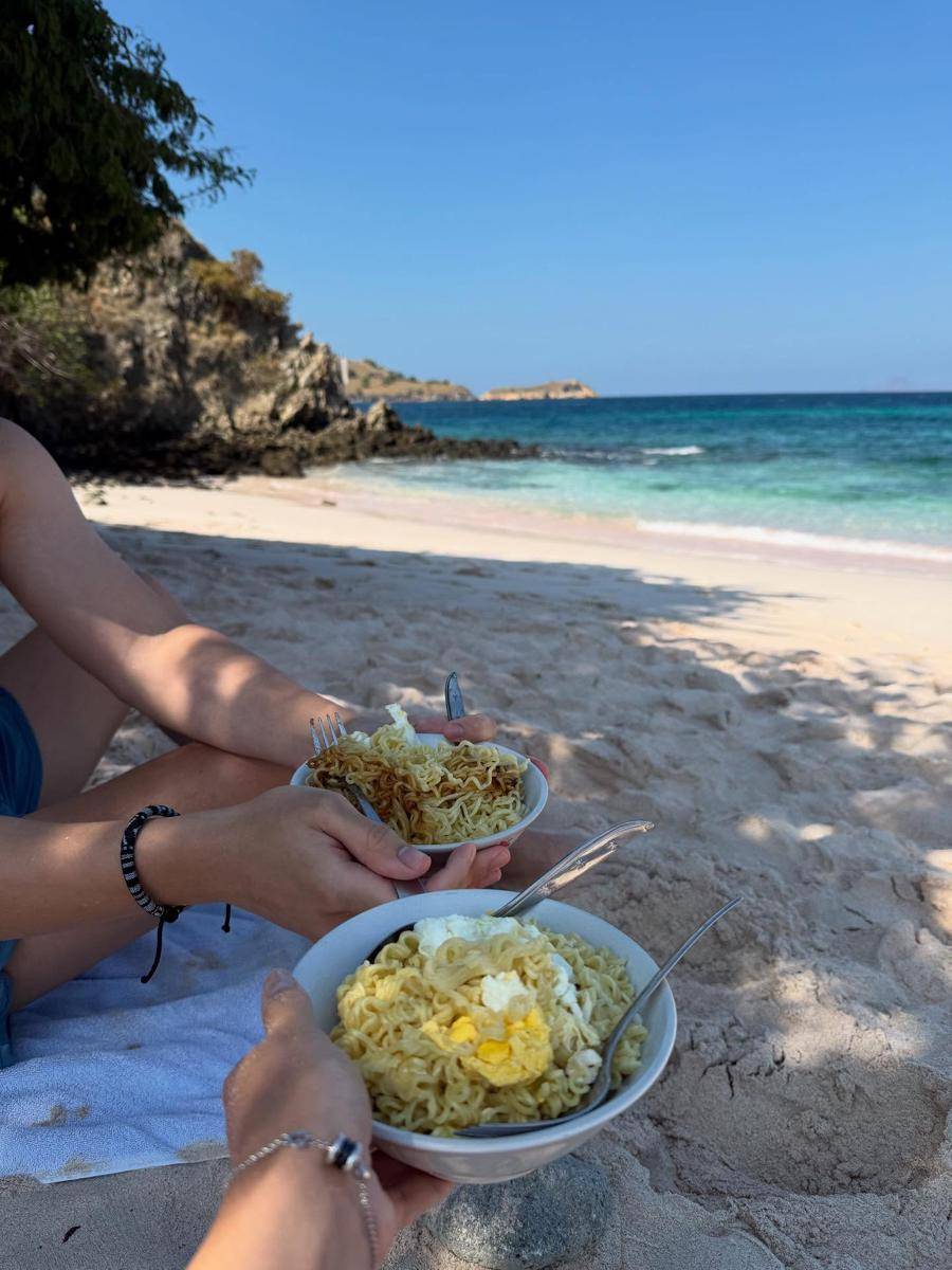 bulan madu Amanda Rawles dan Adriel (Instagram.com/amandarawles)