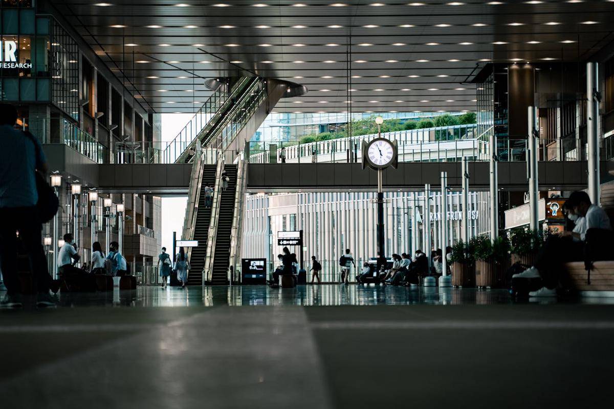 Potret Stasiun Osaka, Jepang
