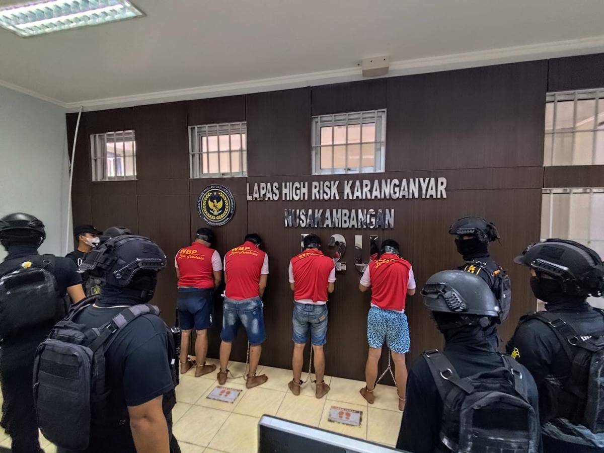 Perjalanan Sunyi ke Pulau Kunci: Kisah 37 Napi Pindah ke Nusakambangan