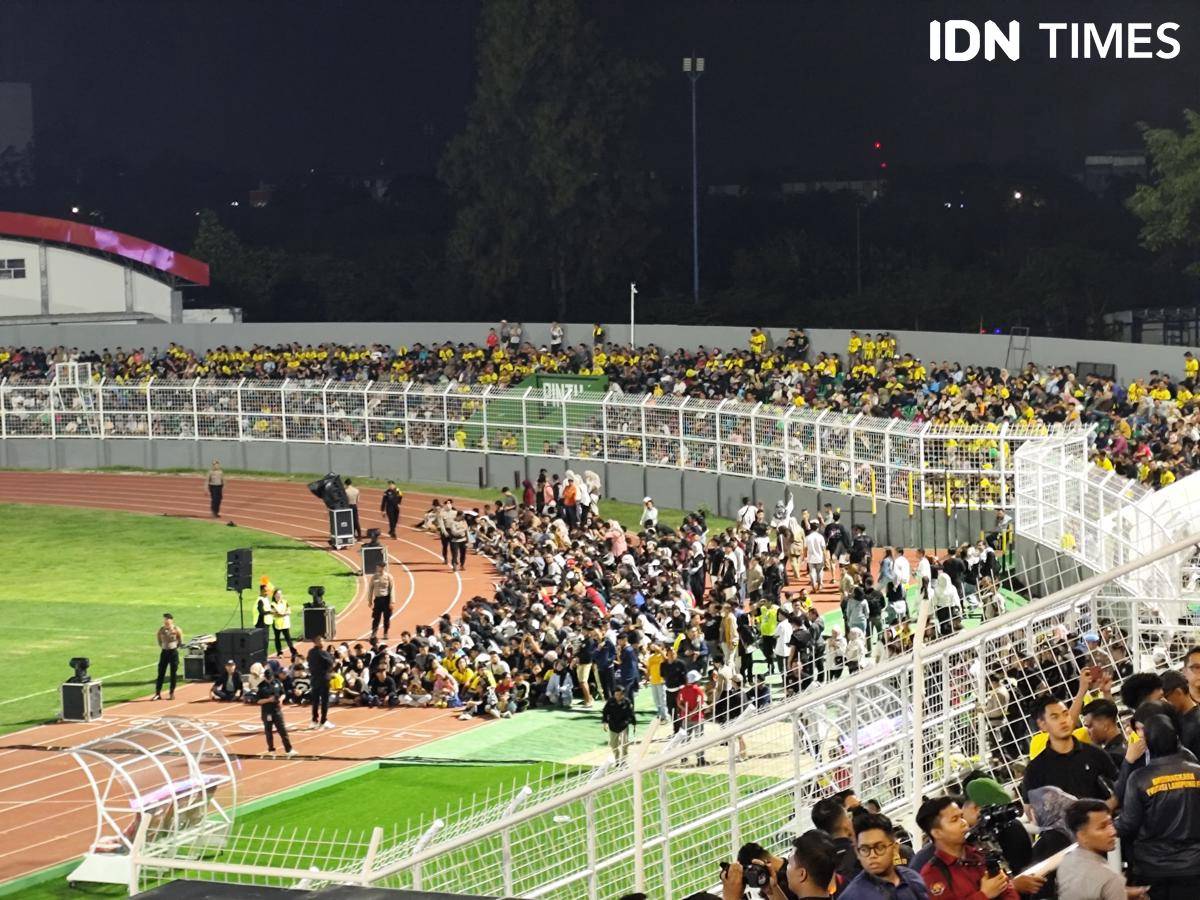 Launching Tim Bhayangkara FC, Penonton Luber hingga Pinggir Lapangan