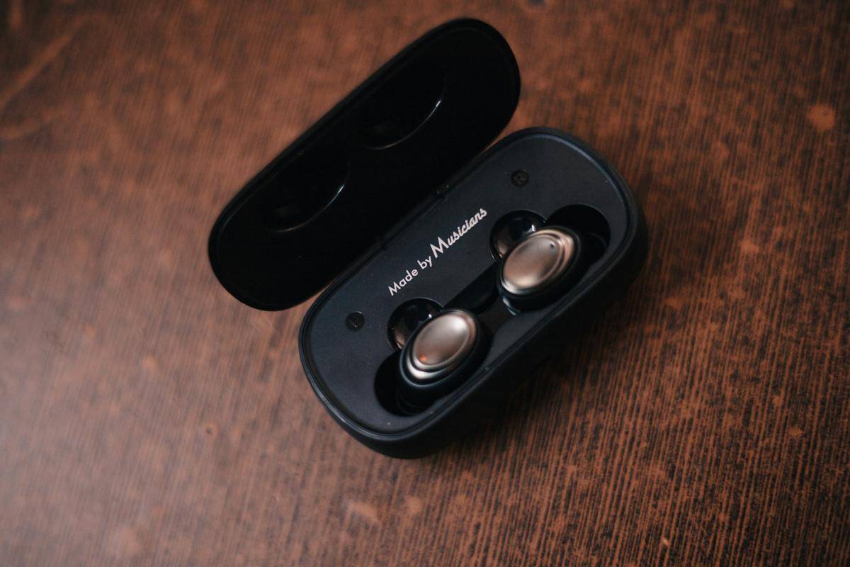 ilustrasi earbuds TWS (unsplah.com/Yogesh Rahamatkar)