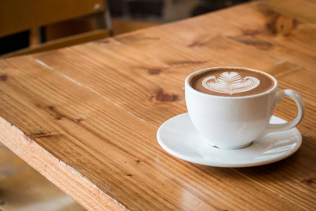 Kenapa Pegangan pada Cangkir Kopi Bentuknya Berbeda-beda?