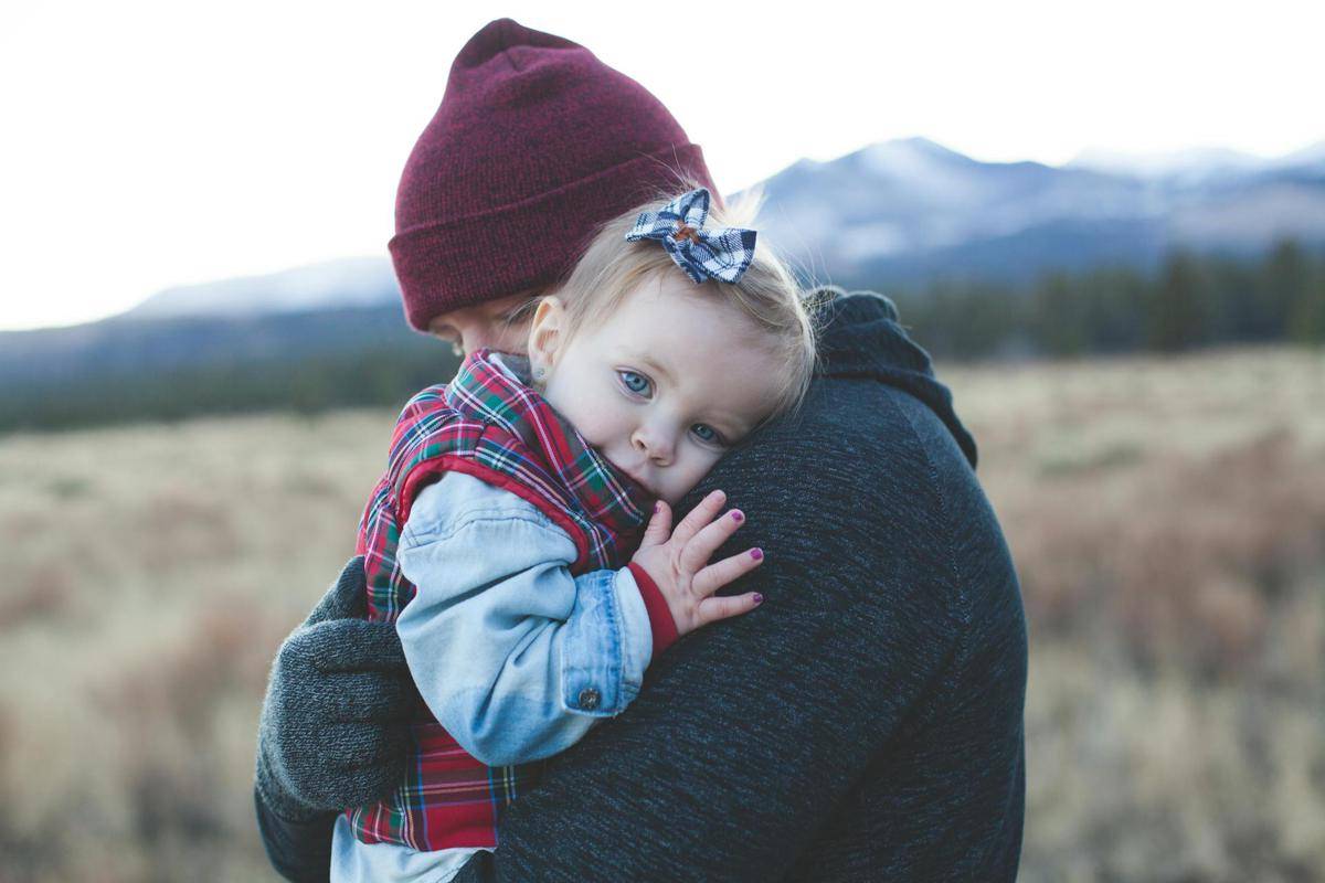 ilustrasi ayah dan anak (pexels.com/Josh Willink)