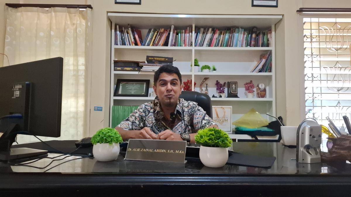 Pakar kebijakan publik Sekolah Tinggi Ilmu Administrasi (STIA) Malang, Alie Zainal Abidin. (IDN Times/Rizal Adhi Pratama)