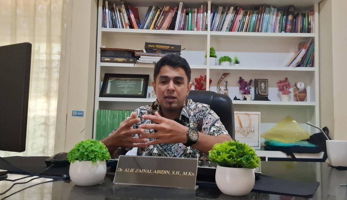 Pakar kebijakan publik Sekolah Tinggi Ilmu Administrasi (STIA) Malang, Alie Zainal Abidin. (IDN Times/Rizal Adhi Pratama)