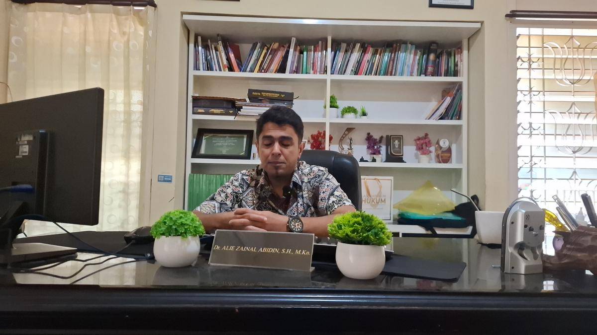 Pakar kebijakan publik Sekolah Tinggi Ilmu Administrasi (STIA) Malang, Alie Zainal Abidin. (IDN Times/Rizal Adhi Pratama)