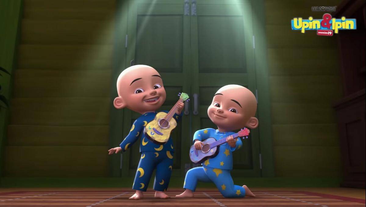 Gitar mainan buatan Kak Ros