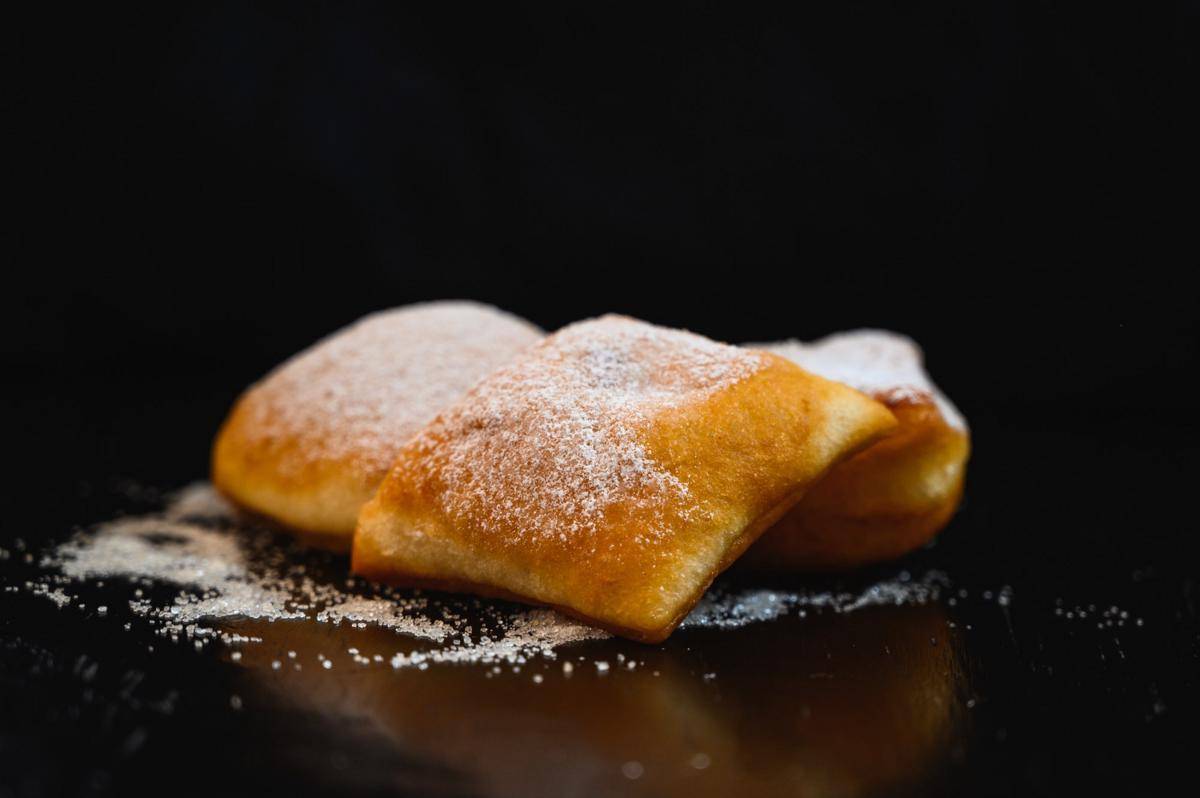 ilustrasi beignets (freepik.com/wirestock)