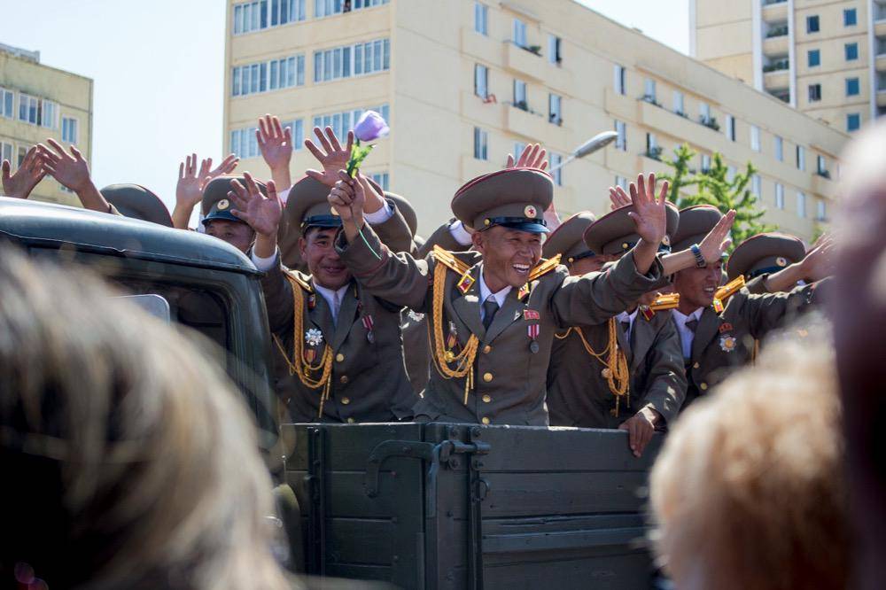tentara Korea Utara saat parade (unsplash.com/Micha Brändli)