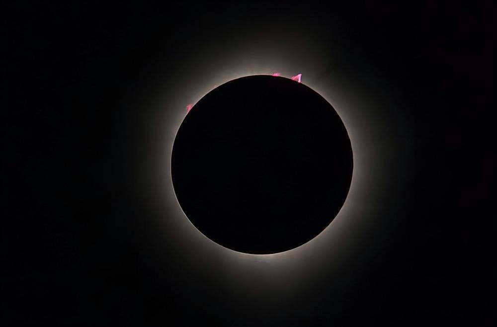 gambar gerhana matahari total (unsplash.com/Cai Carney)