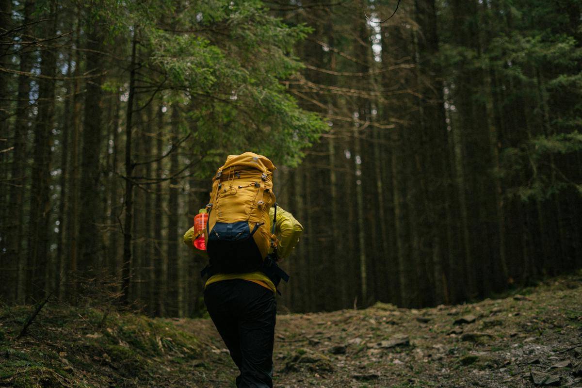 ilustrasi pendaki gunung (unsplash.com/Alina Fedorchenko)