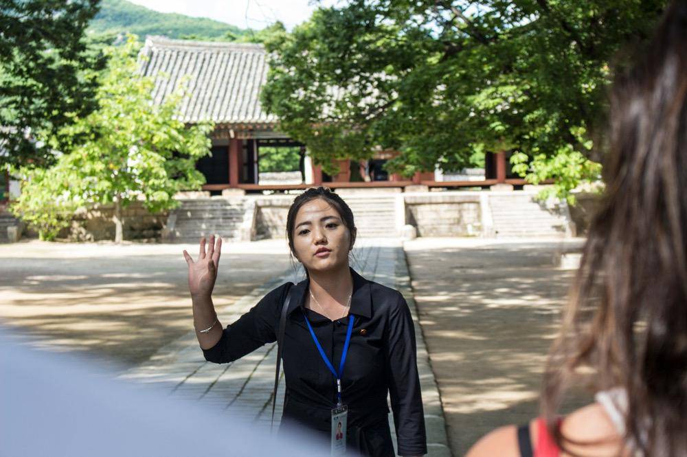 tour guide di Korea Utara (unsplash.com/Micha Brändli)
