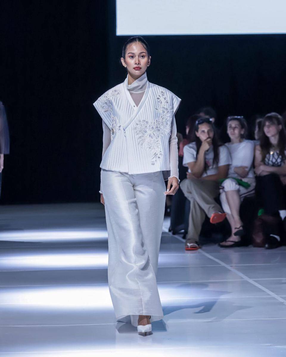 Koleksi REONVE di JF3 Fashion Festival 2025 (dok. ADE OYOT)