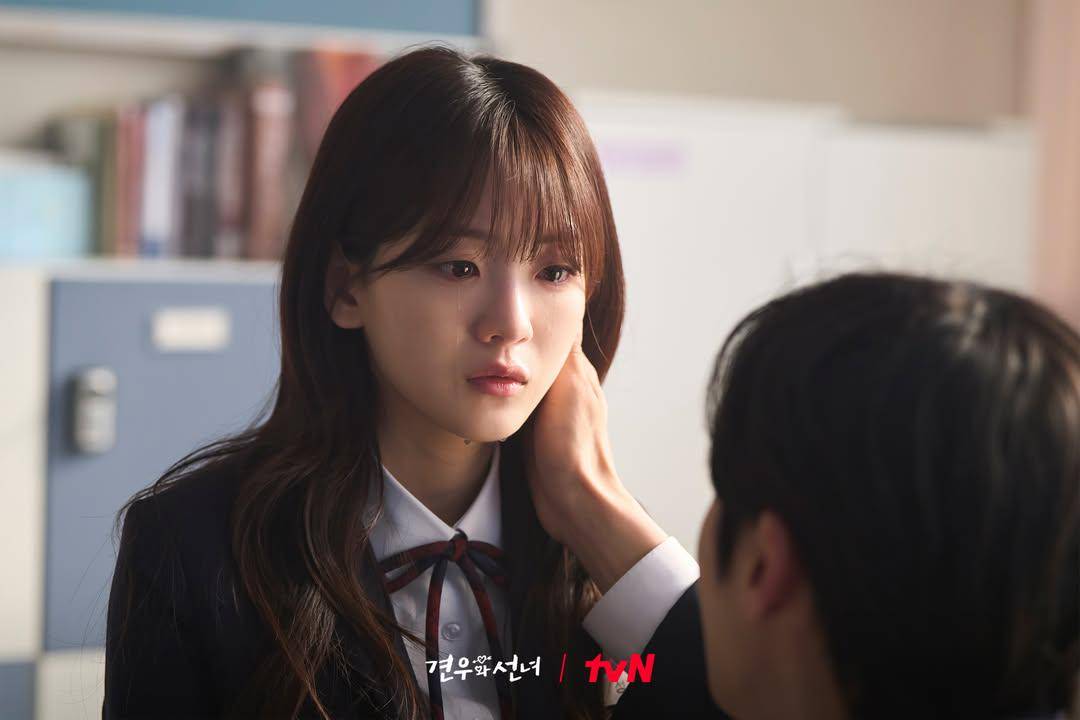 Still cut drama Head Over Heels (instagram.com/tvn_drama)
