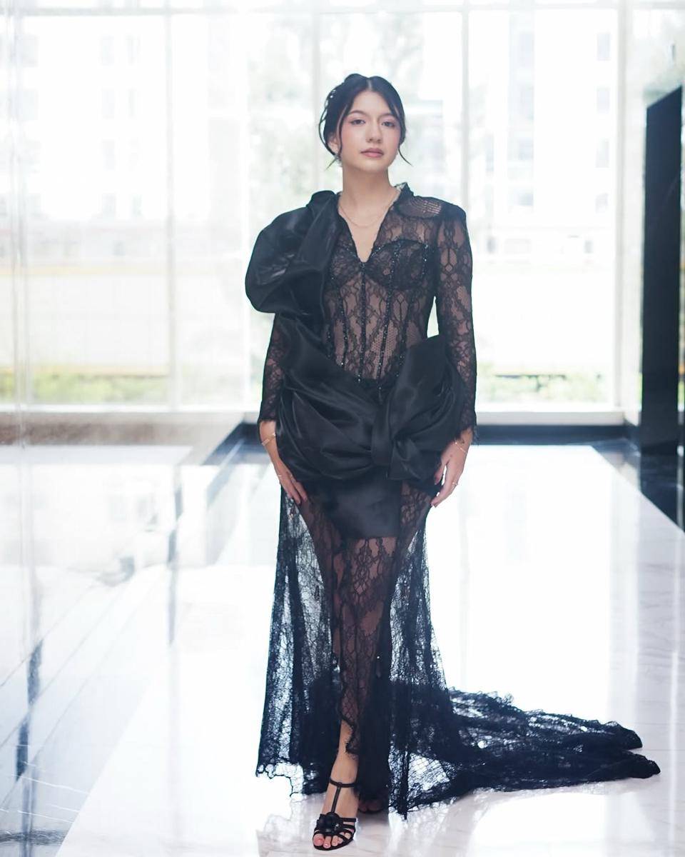 inspirasi OOTD ala pemain film Rego Nyowo (instagram.com/cassandraslee)