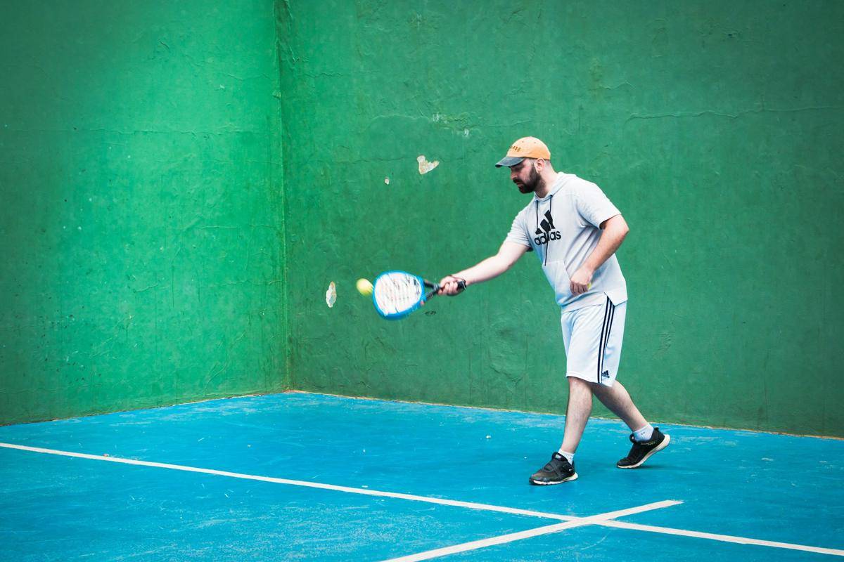 Olahraga padel (unsplash.com/Gabriel Martin)