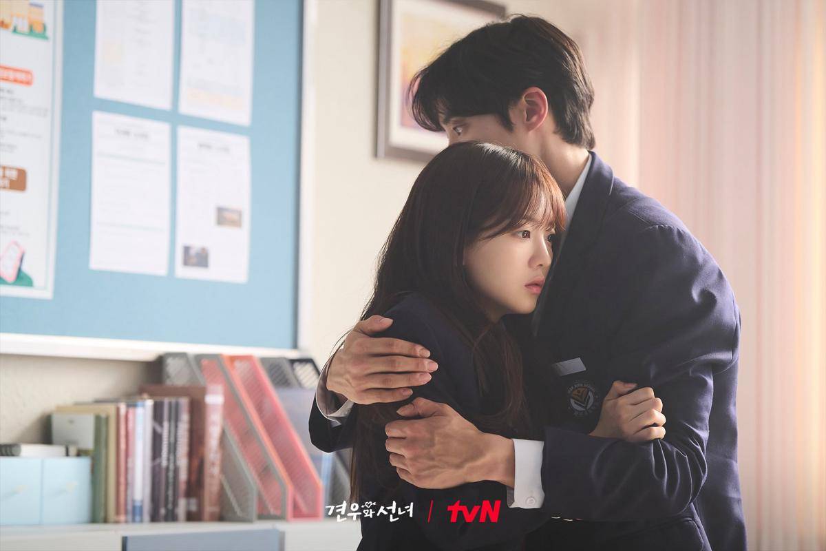 Cho Yi Hyun dan Choo Young Woo di Head Over Heels (x.com/CJnDrama)
