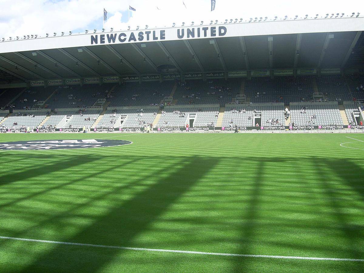 ilustrasi bagian dalam stadion St. James Park milik Newcastle United (commons.wikimedia.org/Sir-Nobby)