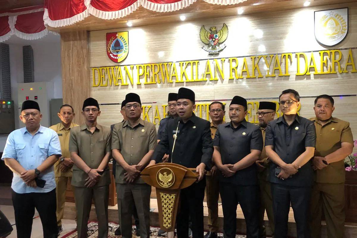 Konfernsi pers Bupati Jember merespon BBM langka (Istimewa)