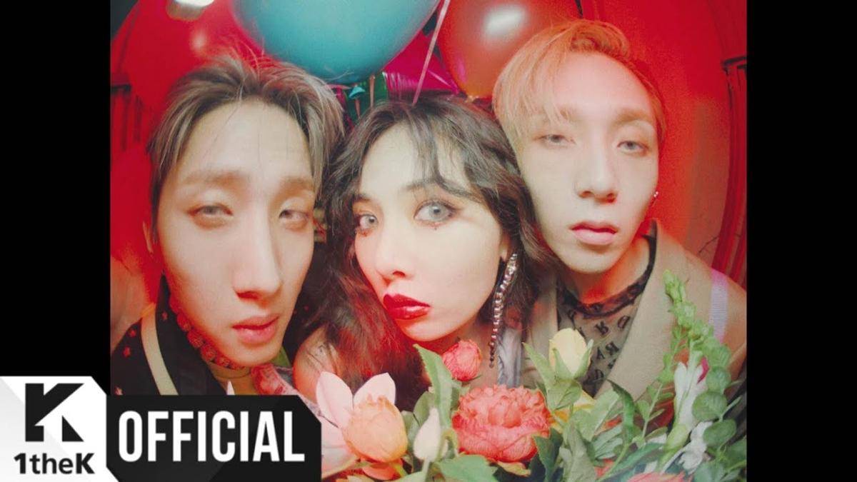 cuplikan MV "Retro Future" (youtube.com/1theK (원더케이))