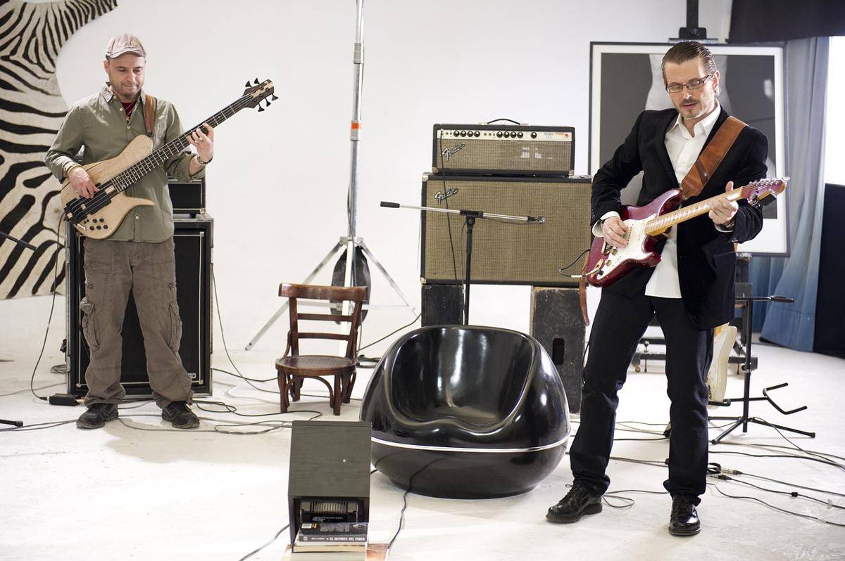 Para musisi sedang bermain music. (pixabali.com/mikaselander)
