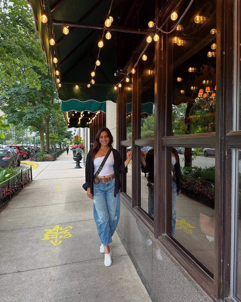 Neha Sharma (instagram.com/nehasharmaofficial)