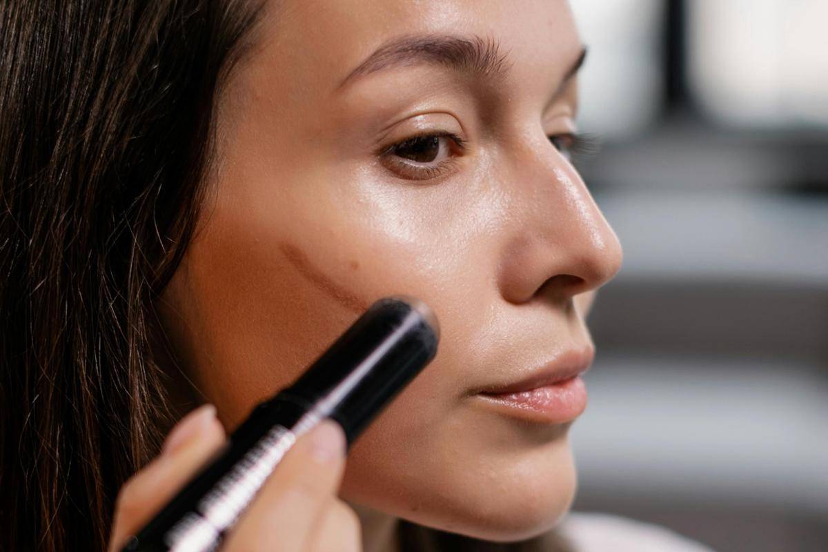 ilustrasi menggunakan contour (pexels.com/Alena Darmel)